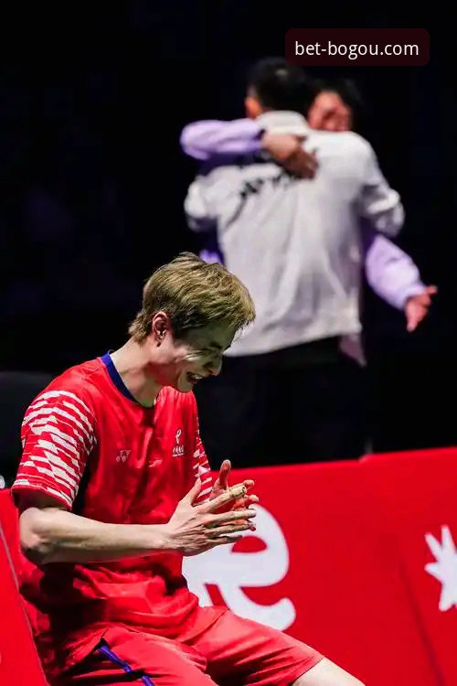 石宇奇亚锦赛夺冠全纪录：博狗网官方平台见证国羽男单8年等待